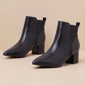 NWOB Lulus Chase Black Pointed Toe Booties Women's Size 8